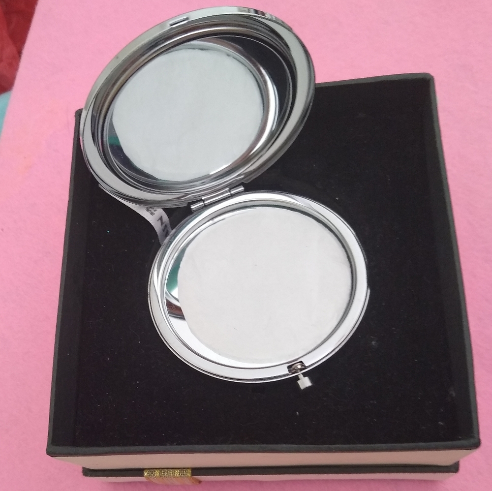 Butterfly Compact Mirror - Picture 2 of 6
